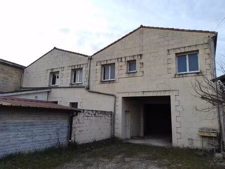 a vendre 3 entrepôts et 600 m2 bureaux à coutras