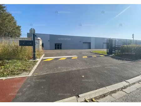 à louer - emplacement n°1 b to b - 447 m2 local d'activités avec vitrine - douai