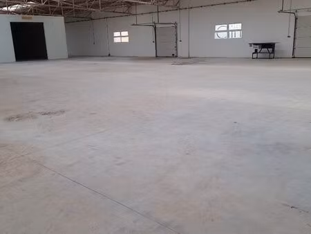 dépot entrepot à louer plusieurs cellules dispo