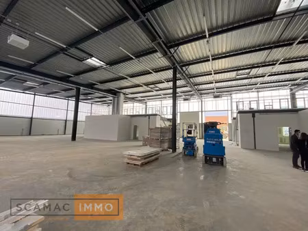 local d'activités de 453m²