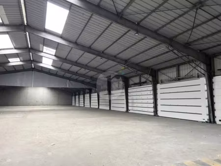 5 791 m² de messagerie et logistique