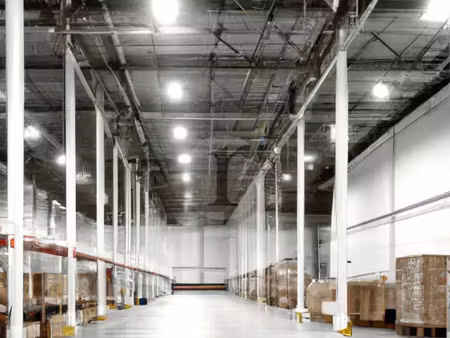 bureaux avec stockage sur emplacement stratégique à saisir !