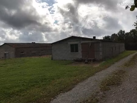750 m2 de bâtiments entrepôt atelier hangar dépôt