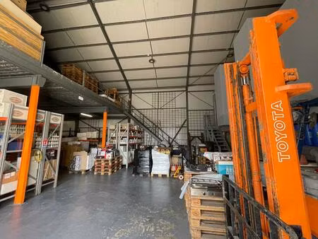 entrepot + logement proche du port