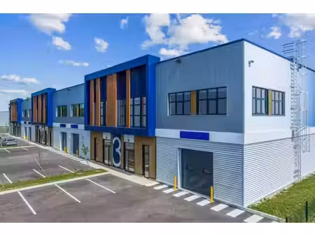 a louer bâtiment indépendant neuf de 3198m² divisible à partir de 533m² à st-michel-sur-or