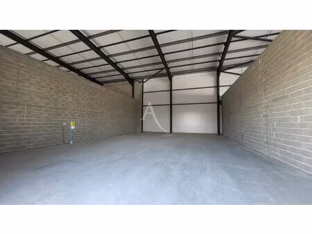 local neuf a amenager avec stationnement zone la bouriette salvaza