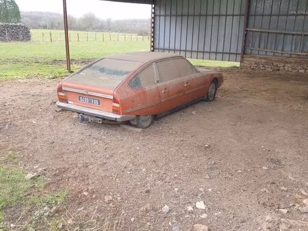 parking abrité pour caravane - camping car - voiture- remorques