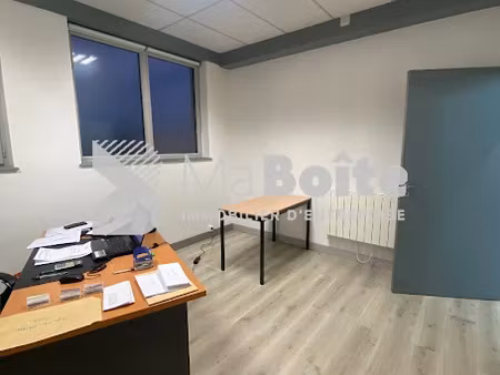 location locaux professionnels 17 m² à balbigny (42510)  200 €