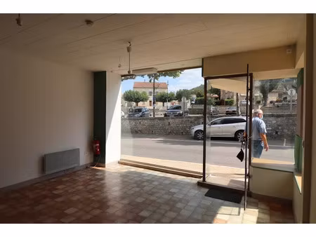 location locaux professionnels 2 pièces 47 m² à céreste (04280)  815 €