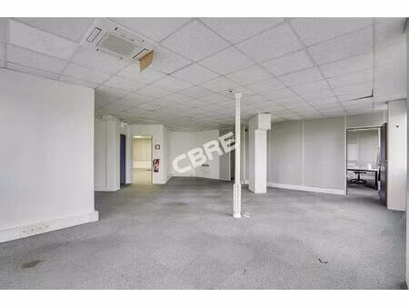 vente local d'activités fontenay tresigny 1 280 m²