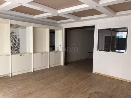 local commercial 90 m2