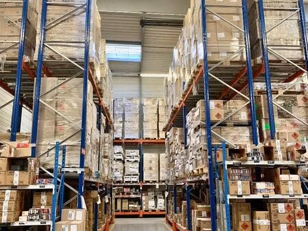 location local d'activités la courneuve 4 519 m²