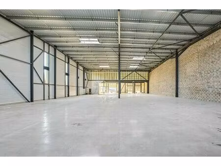 location local d'activités la queue en brie 19 199 m²