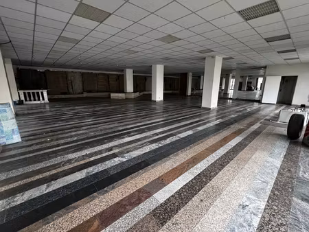 a vendre : ensemble commercial !