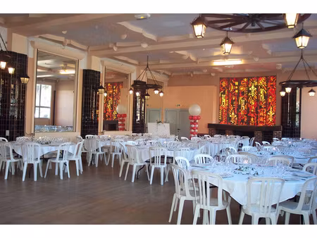 a louer local commercial avec une salle de réception