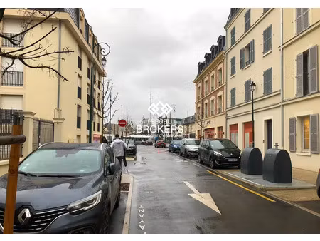 local commercial de 286 m2 en centre ville de pontoise au pied d