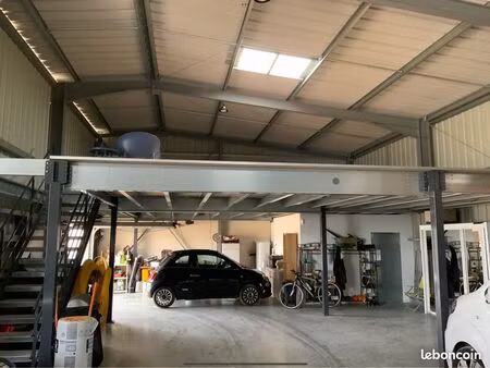 local neuf + sanitaires