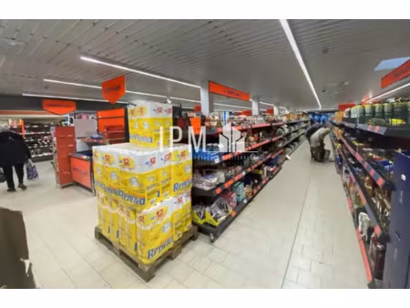 a louer local commercial de 687 m² - saint-martin-de-crau