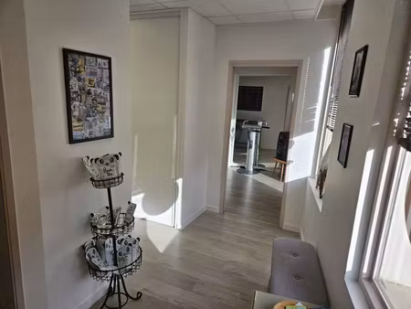 location local commercial 60m2 saintes 17100 - 950 € - surface privée