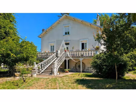 vente maison 8 pièces  150.00m²  sauveterre
