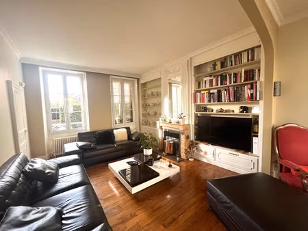 elégante maison bourgeoise au centre ville de sens