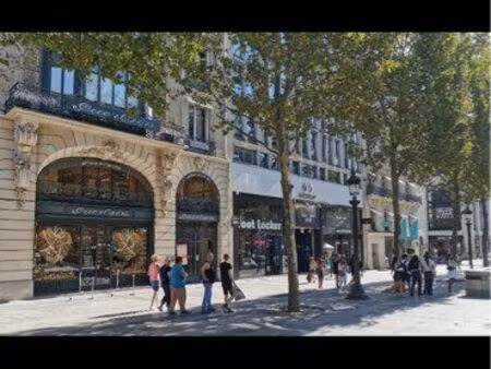 show-room pour pop-up sur les champs-elysées