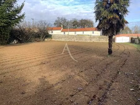 vente terrain à longèves (85200) : à vendre / 2475m² longèves