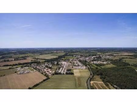 vente terrain à taillebourg (17350) : à vendre / 569m² taillebourg