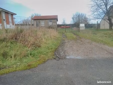 terrain à bâtir  viabilisé  500 m²  avec dépendanc