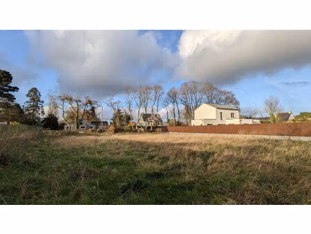 terrain à bâtir dans le centre de lantic (notre dame de la cour)