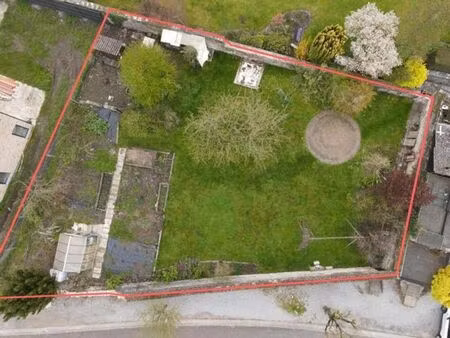 terrain à bâtir de 686 m²