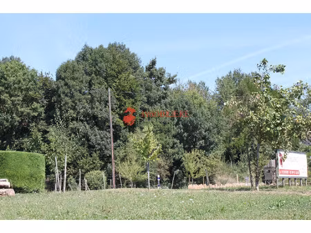 très beau terrain constructible non viabilisé