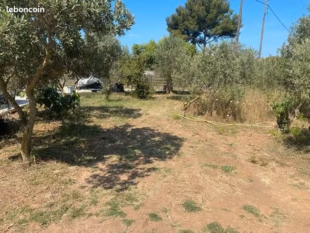 location place de parking 5 mn du port de sanary