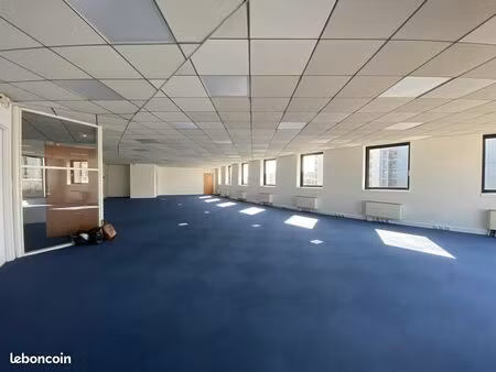 bureaux 560 m²