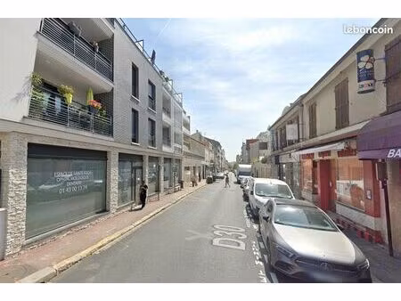 boutique 190 m² neuilly plaisance