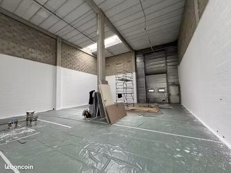 local d'activité 753 m²