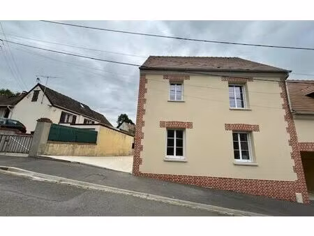 location maison  m² t-4 à mareuil-la-motte  983 €