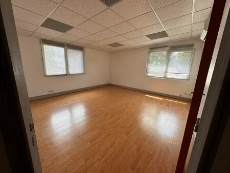location bureau 135 m² à montlouis-sur-loire (37270)