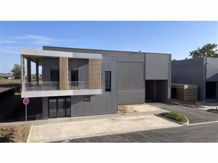 cellules d'activité neuves avec bureaux d'accompagnement