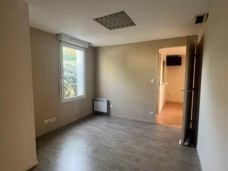 location bureaux et commerces à bruz (35170) : à louer / 44m² bruz