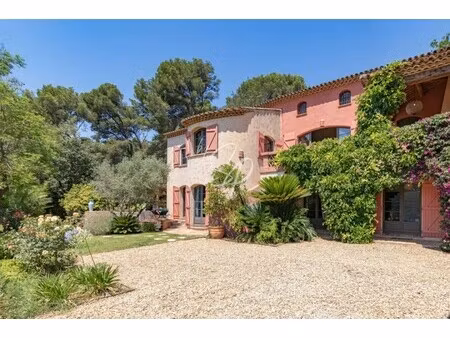 villa de luxe à vendre dans le quartier hauteurs de carqueiranne