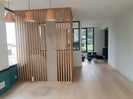 locaux de bureaux avec double box ferme