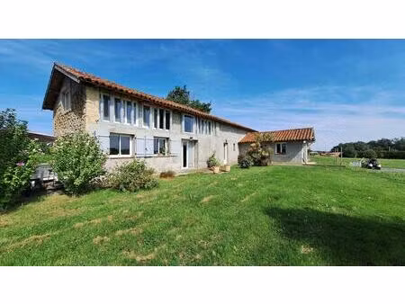 a vendre dans le gers  proche de castelnau magnoc: maison individuelle avec vue sur les py