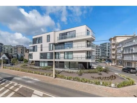 garage récemment construit à vendre près de la plage de la p