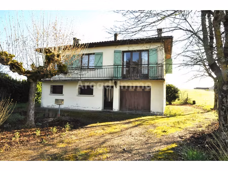 maison sur sous-sol avec un grand terrain  1.7 ha