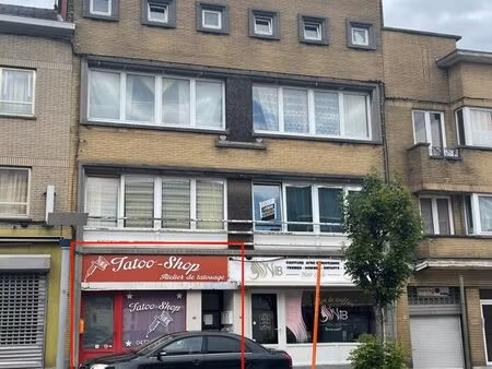 surface commerciale de +/- 50m²