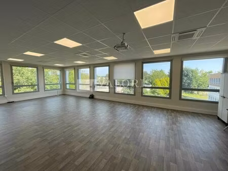 location bureau 170 m² à dardilly (69570)