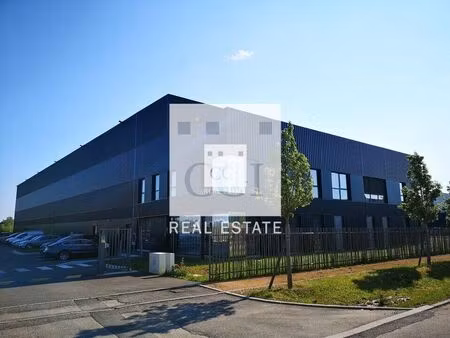 location commerce 2883 m² à genas (69740)