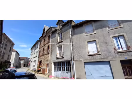 maison de centre bourg  85m2 hab.  3 chambres  garage et jar