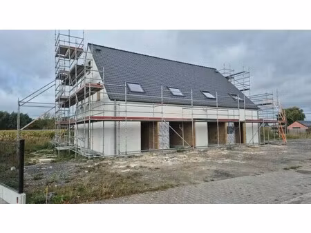 energie-efficiënte gezinswoningen in een groene omgeving met 4 slaapkamers en garage